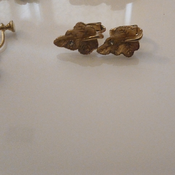 VINTAGE 24 PAIRS VINTAGE CLIP ON EARRINGS LIKE NEW CONDITION EVERY PAIR!!! - Picture 5 of 13